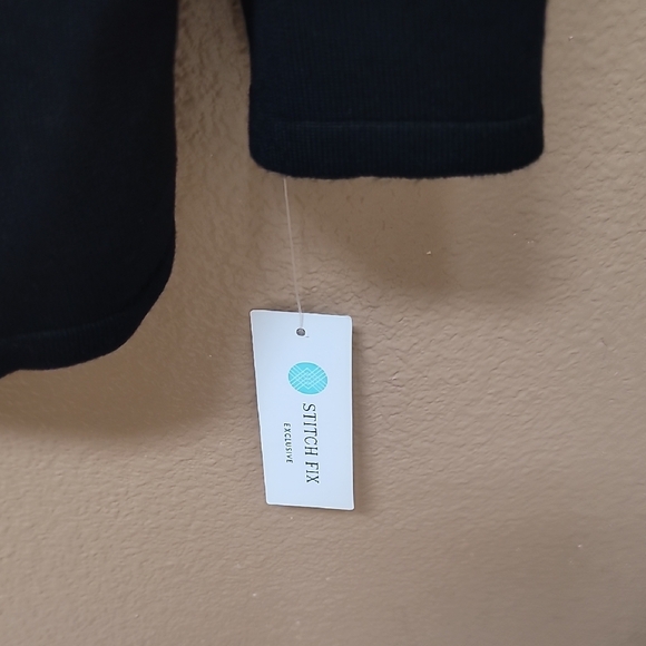 NWT Absolutely Creative Worldwide Classic Black Crew Neck Sweater 🖤 - Picture 2 of 7